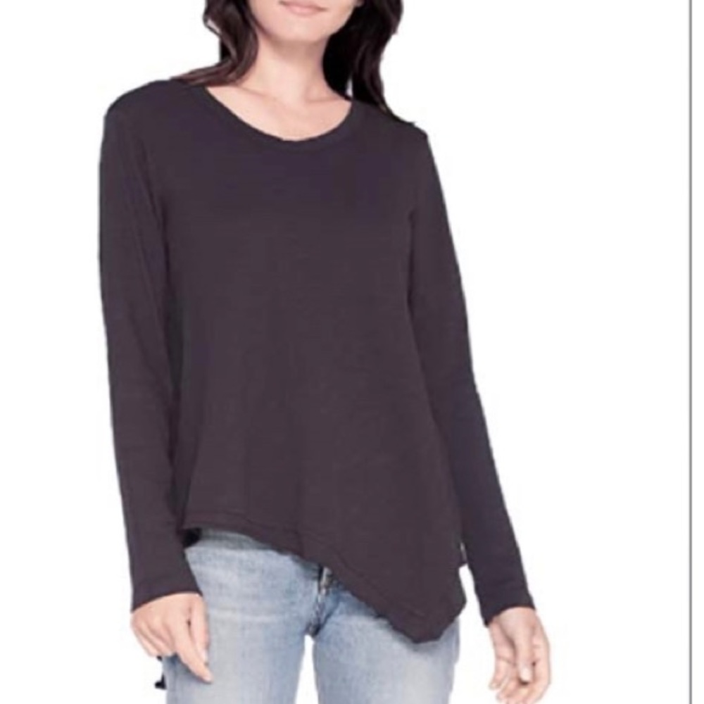 NWOT Wilt Clothing Slant Hem Crew Neck Tee!‎
